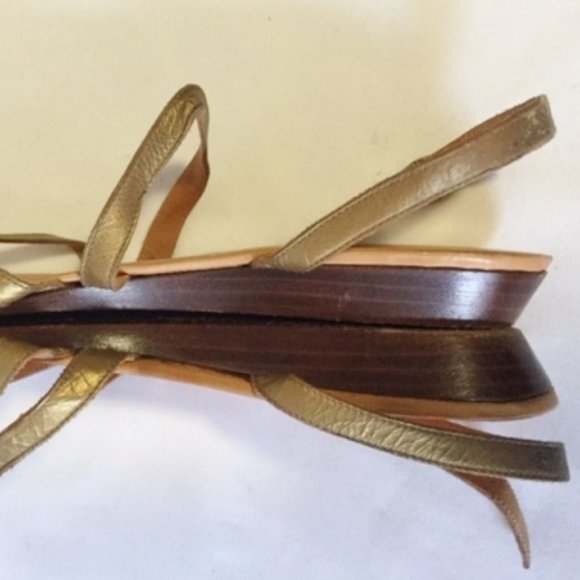 Ralph Lauren Gold Color Leather Thong Sandal - Picture 4 of 8